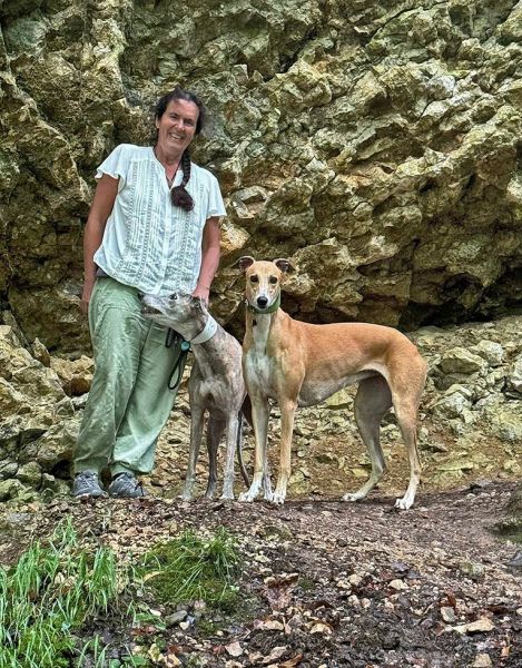 files/_uploads/2004_86_CACIBumag/WasserfallHunde1.jpg