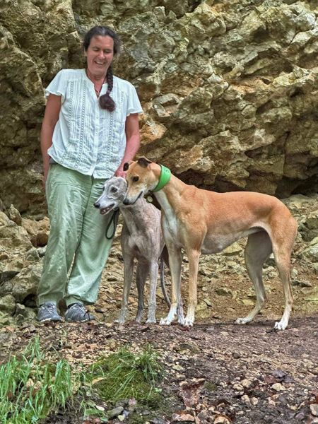 files/_uploads/2004_86_CACIBumag/WasserfallHunde3.jpg