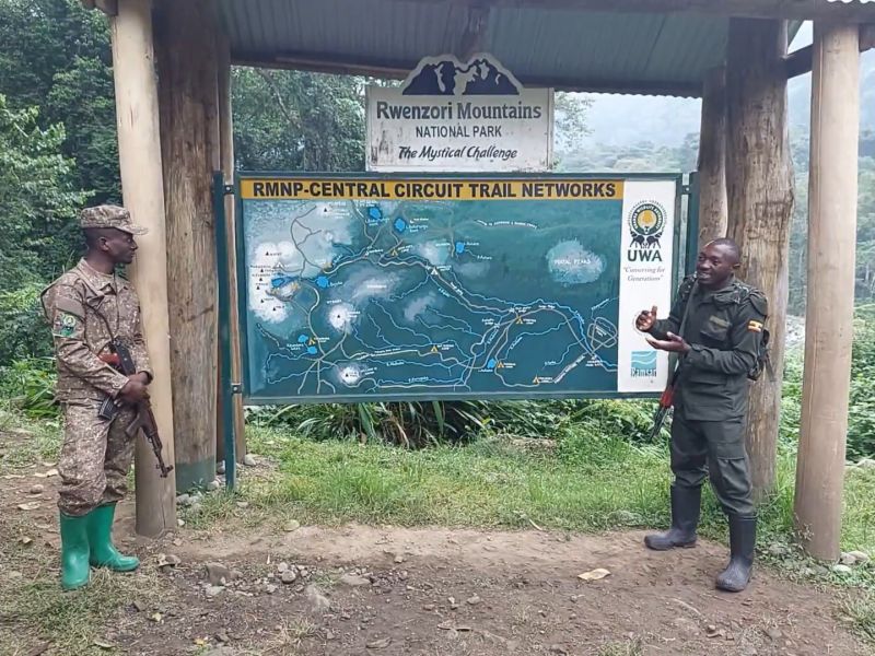 files/_uploads/2004_96_UgandaTeil1/RwenzoriPark1.jpg