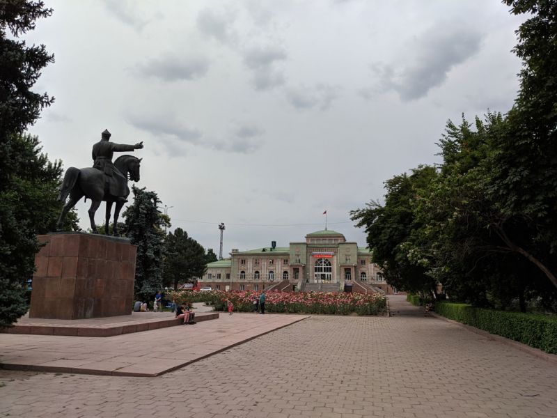 files/_uploads/2010_52l_Kyrgyzstan_d17/d17_Bishkek3.jpg