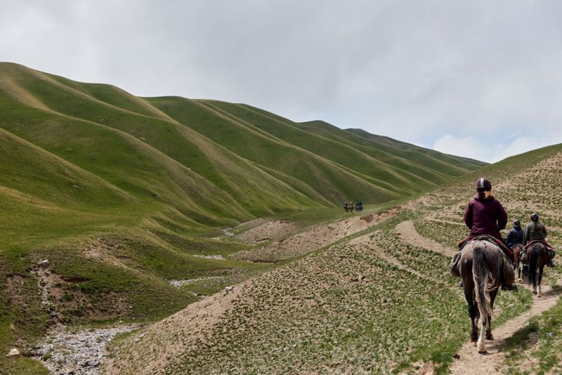 files/_uploads/2010_52l_Kyrgyzstan_d17/d17_unterwegsGrueneBergeIch.jpg