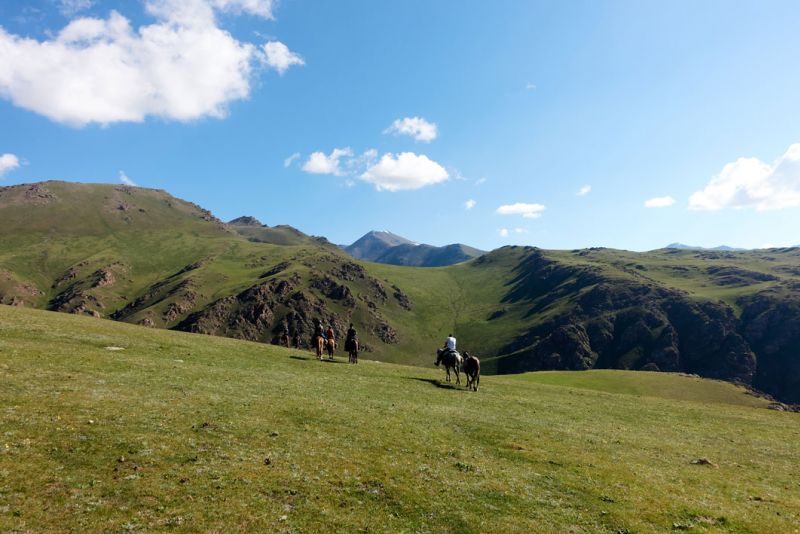 files/_uploads/2010_52l_Kyrgyzstan_d17/d17_unterwegsLandschaft2.jpg